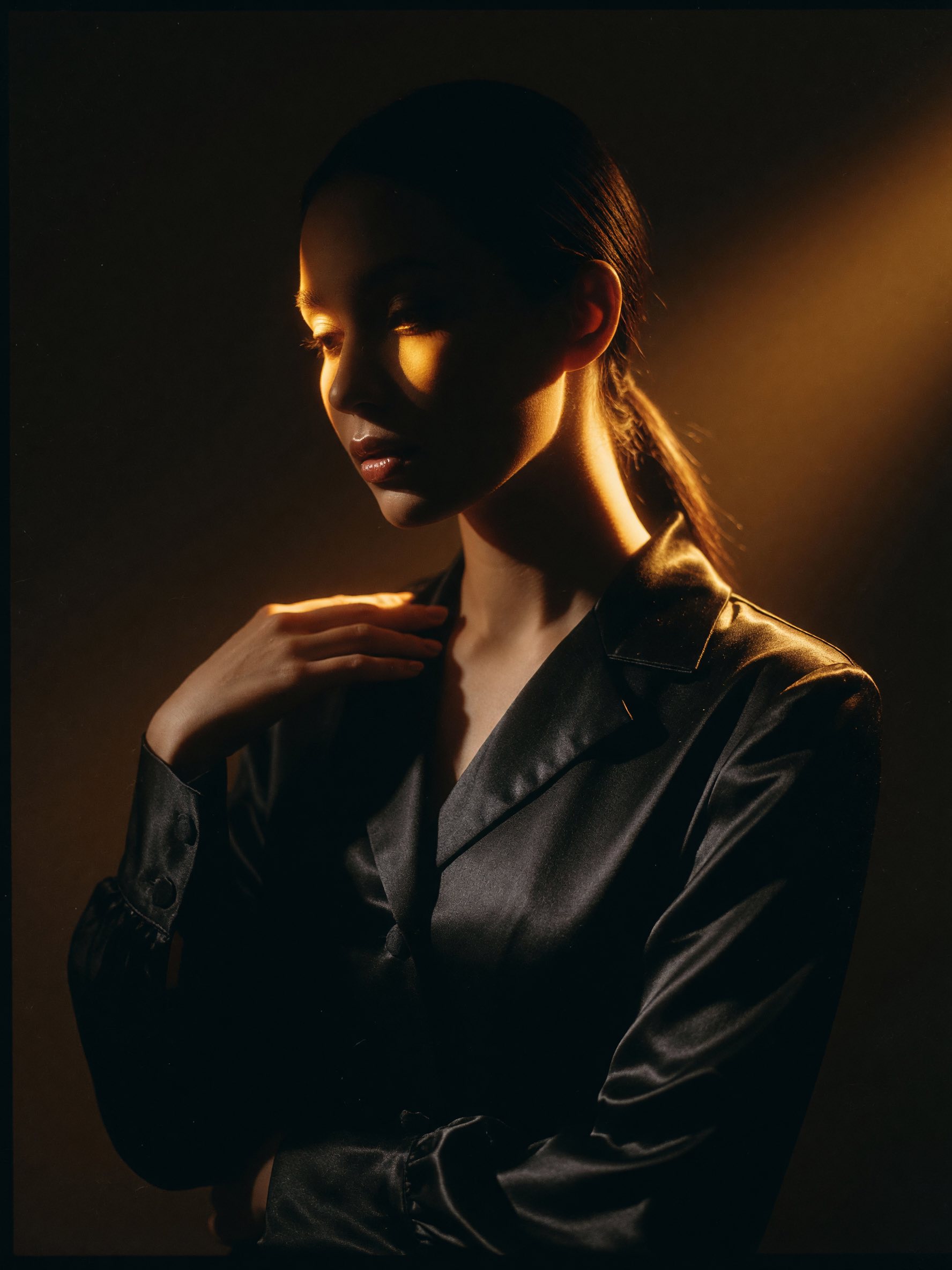 Portrait render: a woman in profile lit by a warm shaft of light